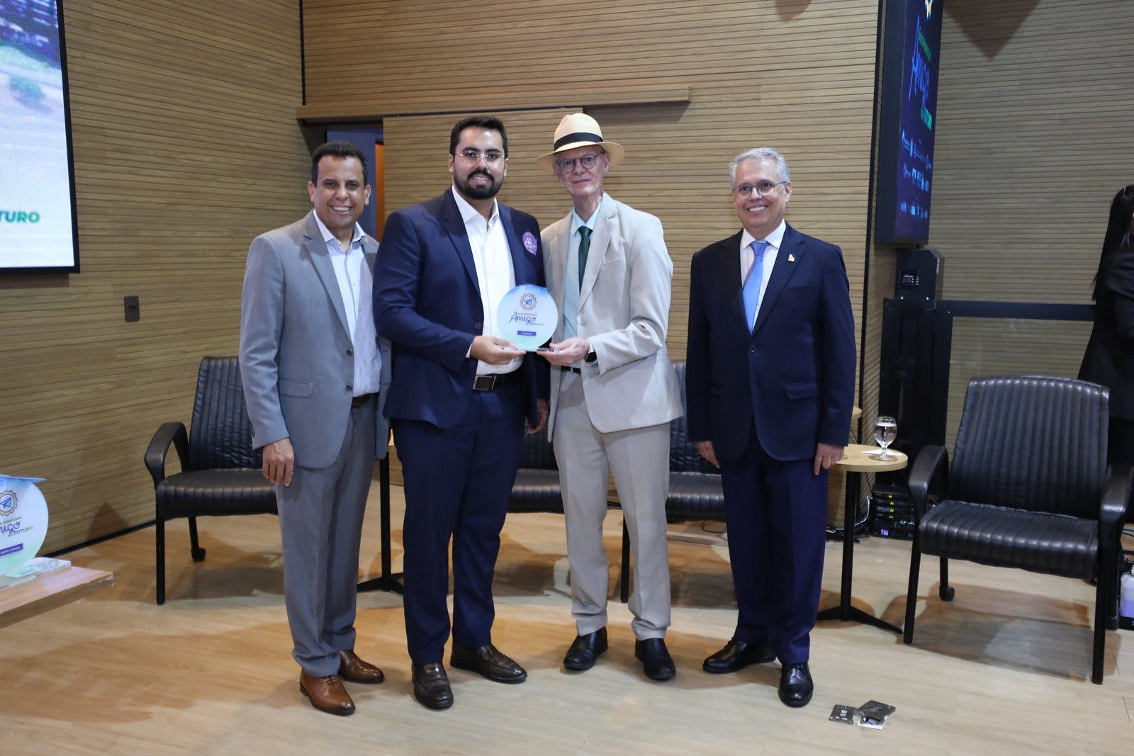 FILADÉLFIA RECEBE SELO AMIGO DO FUTURO DO TCE-TO