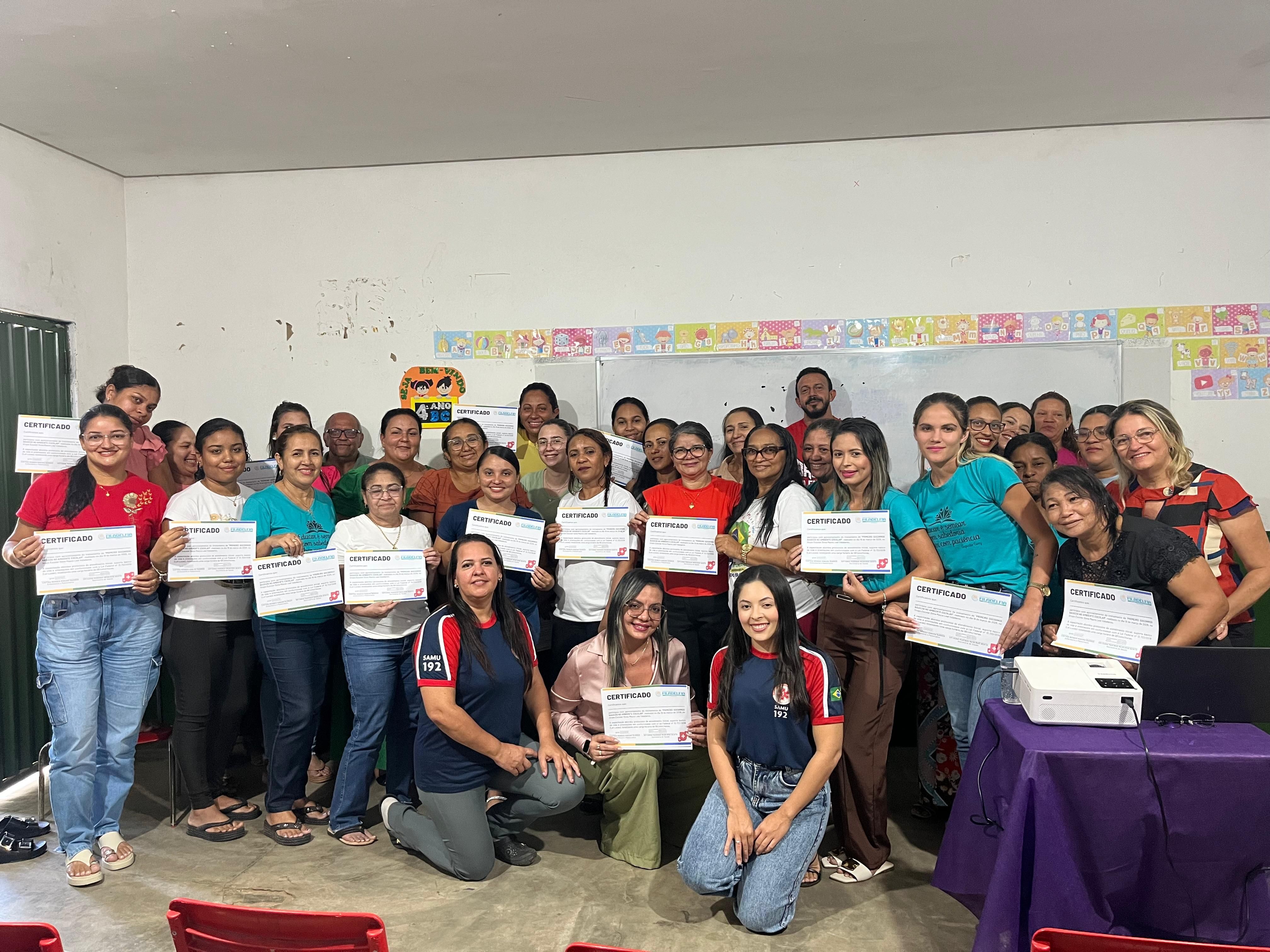 COLABORADORES DA REDE MUNICIPAL DE ENSINO FAZEM CURSO DE PRIMEIRO SOCORROS BÁSICOS NO AMBIENTE ESCOLAR